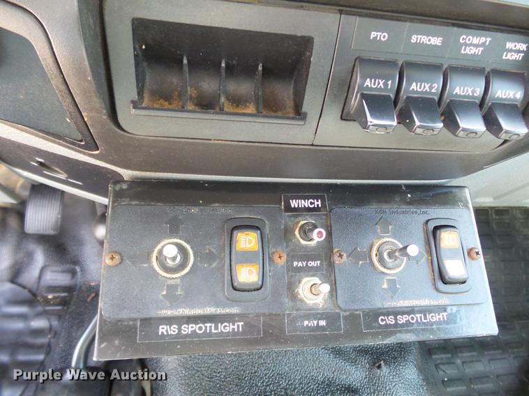 image for item DB7128 2011 Ford F550 Super Duty bucket truck