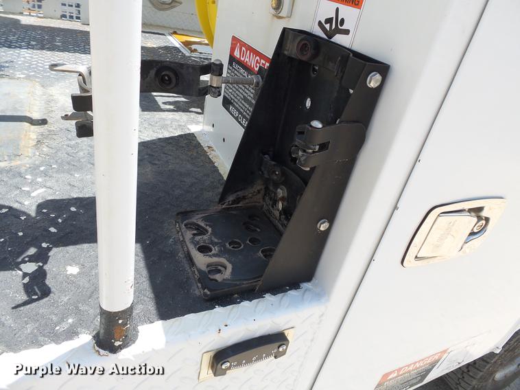 image for item DB7129 2011 Ford F550 Super Duty bucket truck