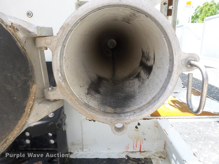 image for item DB7129 2011 Ford F550 Super Duty bucket truck