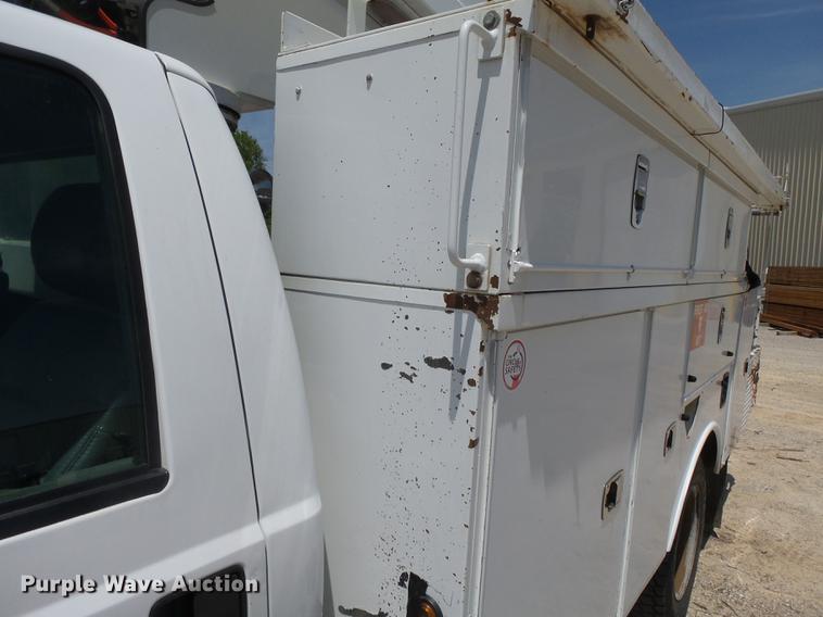 image for item DB7129 2011 Ford F550 Super Duty bucket truck