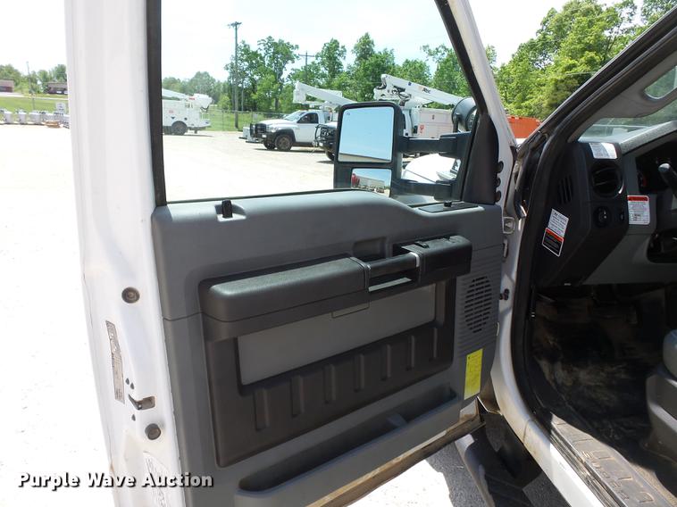 image for item DB7129 2011 Ford F550 Super Duty bucket truck