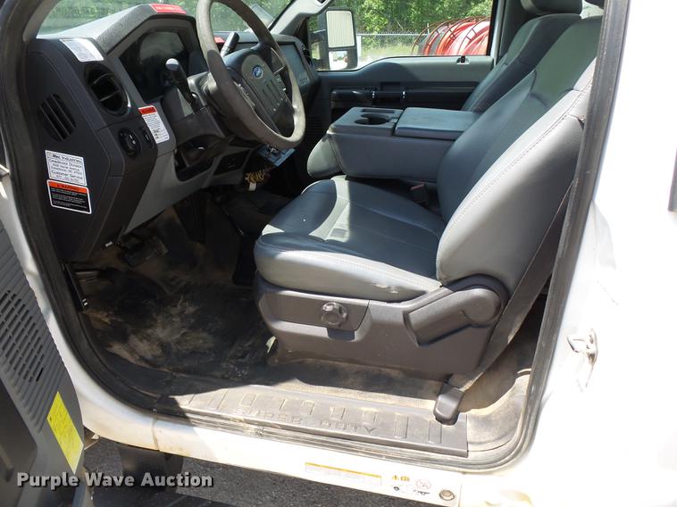 image for item DB7129 2011 Ford F550 Super Duty bucket truck