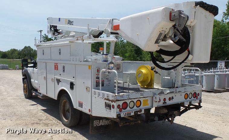image for item DB7130 2011 Ford F550 Super Duty bucket truck