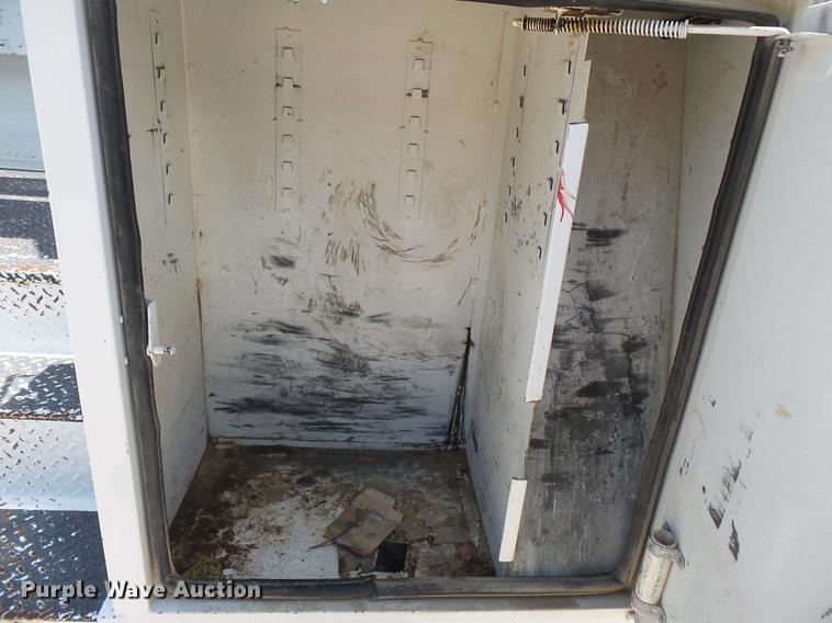 image for item DB7130 2011 Ford F550 Super Duty bucket truck