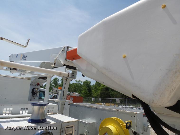 image for item DB7130 2011 Ford F550 Super Duty bucket truck