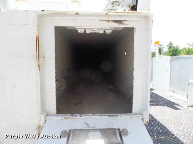 image for item DB7130 2011 Ford F550 Super Duty bucket truck