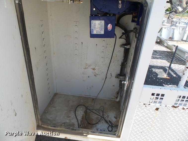 image for item DB7130 2011 Ford F550 Super Duty bucket truck