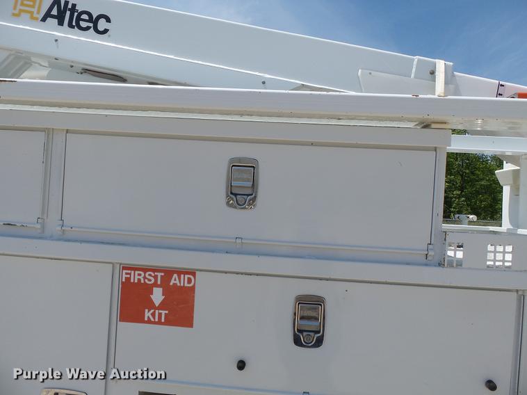 image for item DB7130 2011 Ford F550 Super Duty bucket truck