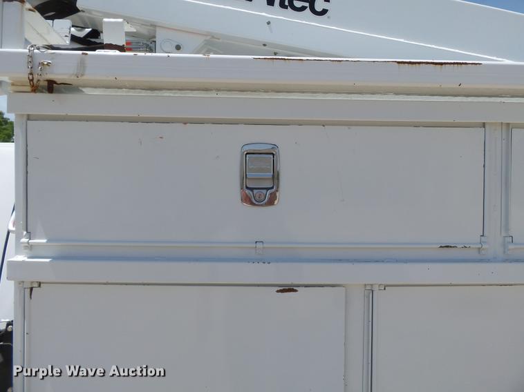 image for item DB7130 2011 Ford F550 Super Duty bucket truck