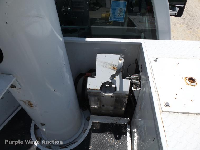 image for item DB7130 2011 Ford F550 Super Duty bucket truck