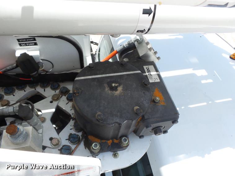 image for item DB7130 2011 Ford F550 Super Duty bucket truck