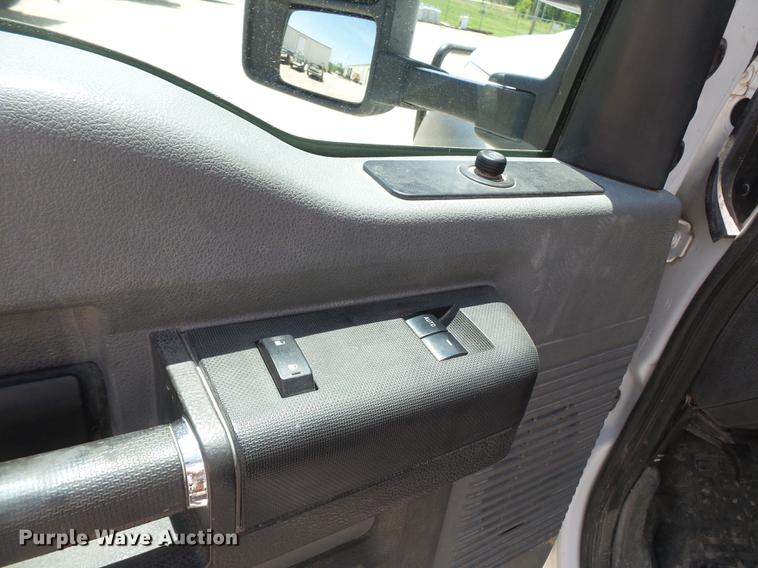 image for item DB7130 2011 Ford F550 Super Duty bucket truck