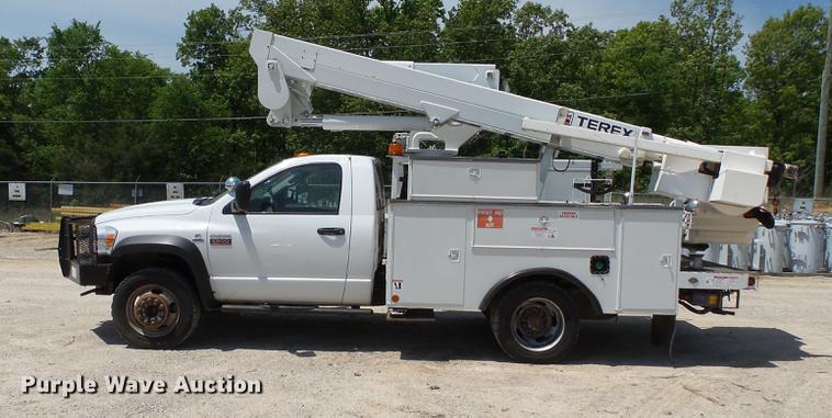 image for item DB7131 2009 Dodge Ram 5500 bucket truck