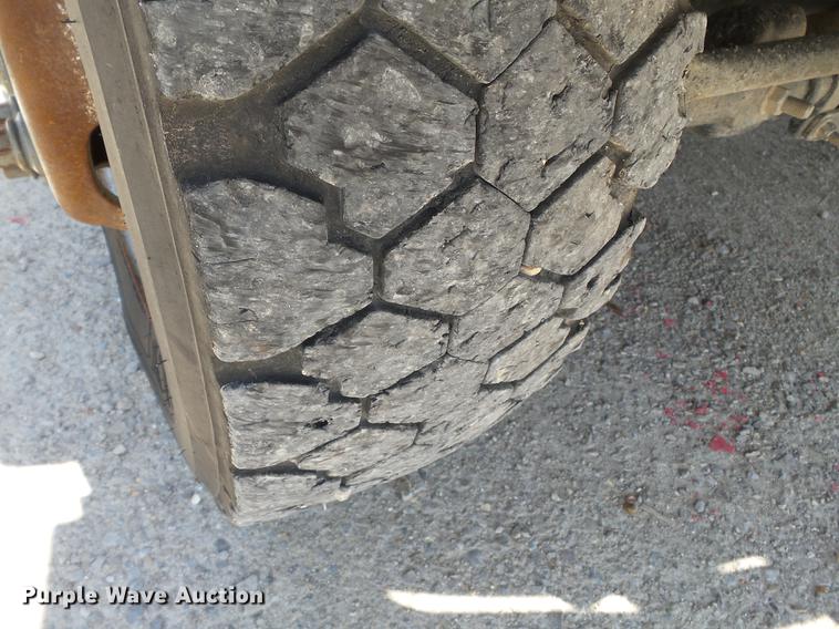 image for item DB7131 2009 Dodge Ram 5500 bucket truck