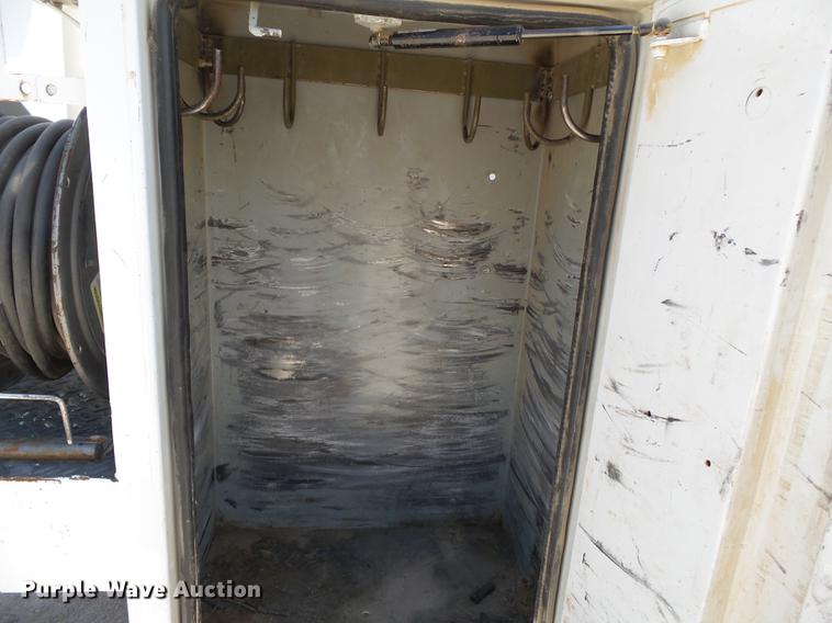 image for item DB7131 2009 Dodge Ram 5500 bucket truck