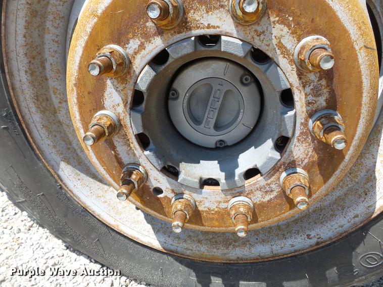 image for item DB7132 2011 Ford F550 Super Duty bucket truck