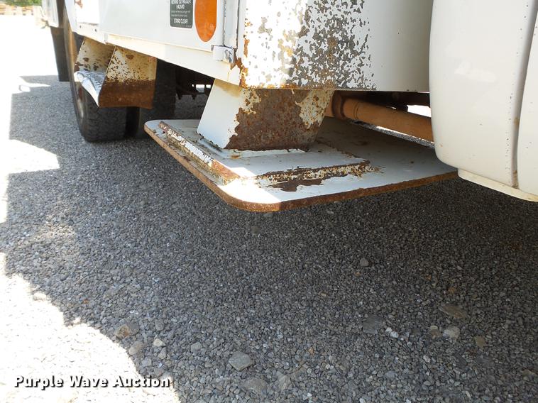 image for item DB7132 2011 Ford F550 Super Duty bucket truck