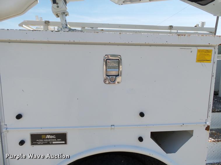 image for item DB7132 2011 Ford F550 Super Duty bucket truck