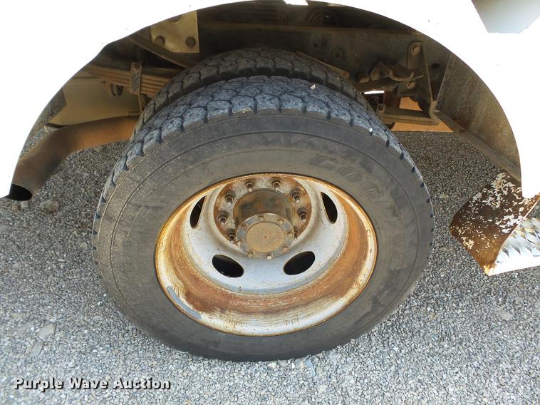 image for item DB7132 2011 Ford F550 Super Duty bucket truck