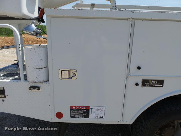 image for item DB7132 2011 Ford F550 Super Duty bucket truck