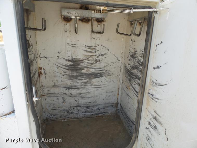 image for item DB7132 2011 Ford F550 Super Duty bucket truck