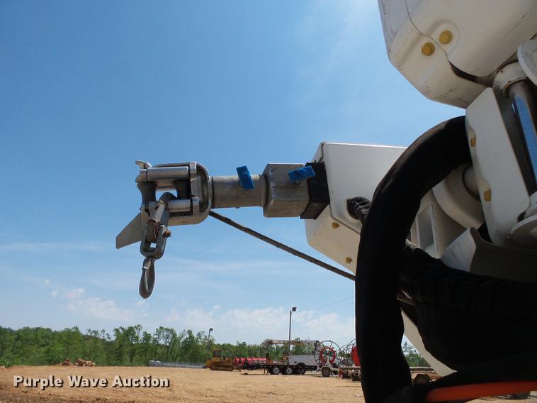 image for item DB7132 2011 Ford F550 Super Duty bucket truck