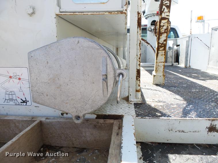 image for item DB7132 2011 Ford F550 Super Duty bucket truck