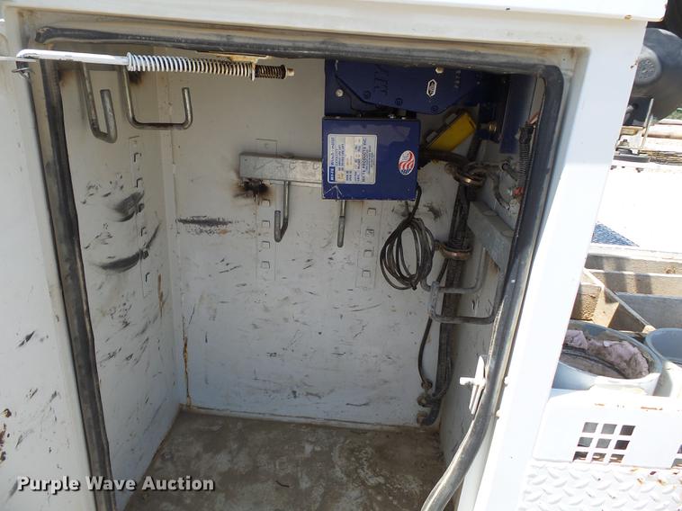 image for item DB7132 2011 Ford F550 Super Duty bucket truck