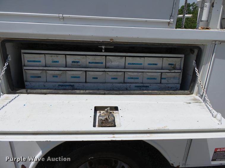 image for item DB7132 2011 Ford F550 Super Duty bucket truck