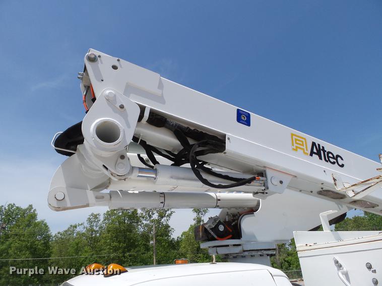 image for item DB7132 2011 Ford F550 Super Duty bucket truck