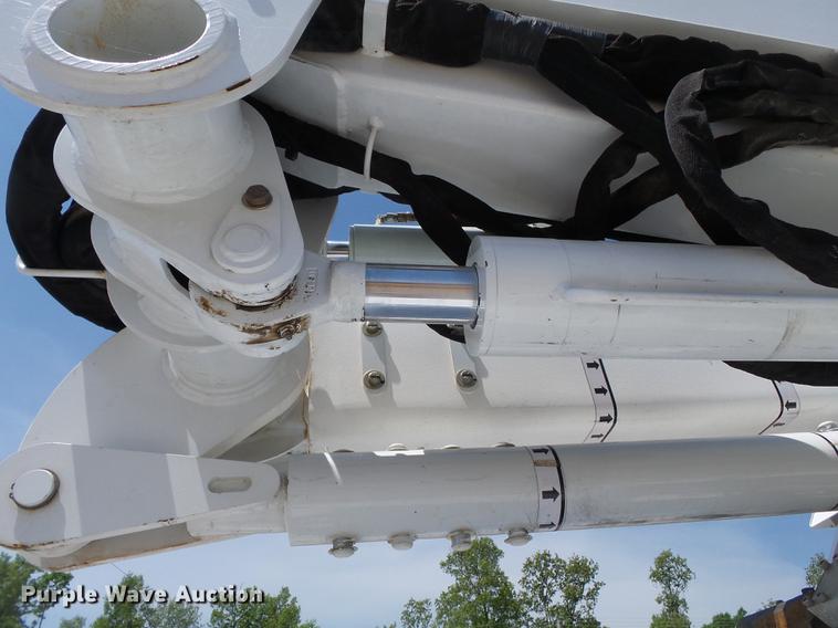 image for item DB7132 2011 Ford F550 Super Duty bucket truck