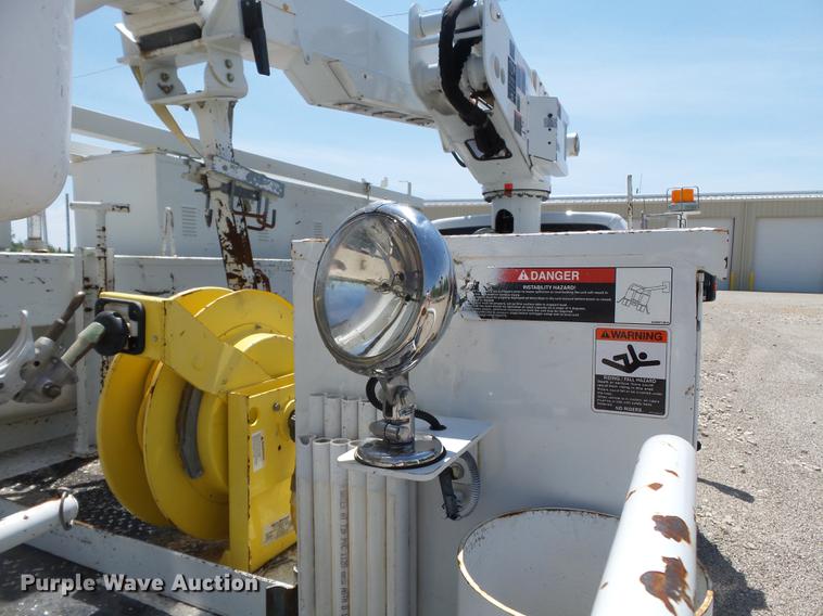 image for item DB7132 2011 Ford F550 Super Duty bucket truck