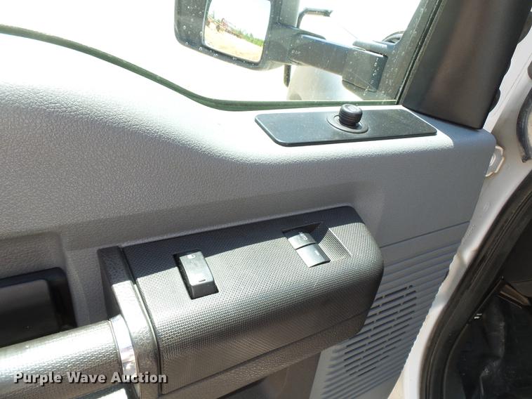 image for item DB7132 2011 Ford F550 Super Duty bucket truck