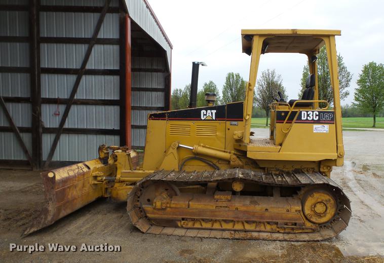 image for item DB7133 1998 Caterpillar D3C dozer