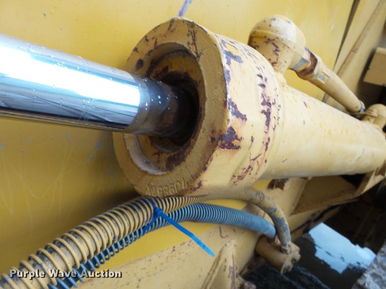 image for item DB7133 1998 Caterpillar D3C dozer