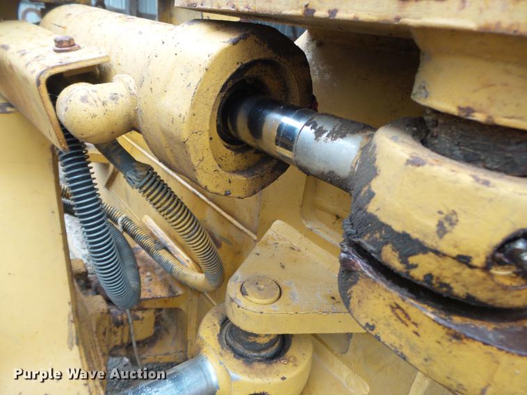 image for item DB7133 1998 Caterpillar D3C dozer