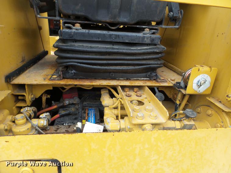 image for item DB7133 1998 Caterpillar D3C dozer