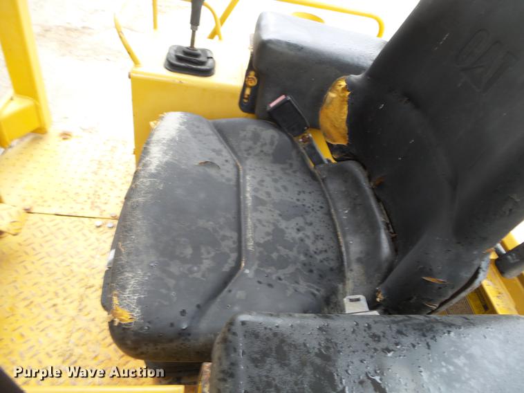 image for item DB7133 1998 Caterpillar D3C dozer