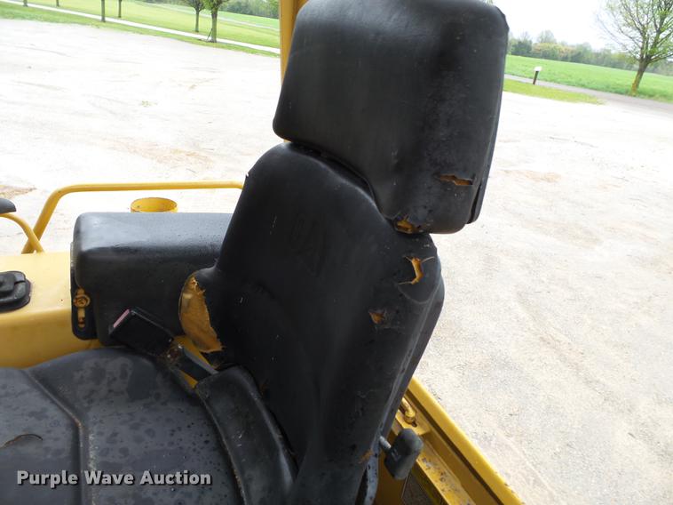 image for item DB7133 1998 Caterpillar D3C dozer