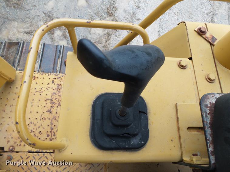 image for item DB7133 1998 Caterpillar D3C dozer