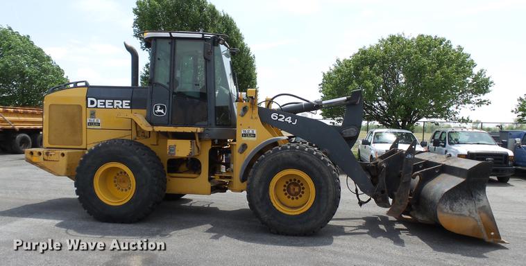 image for item DB7142 2004 John Deere 624J wheel loader