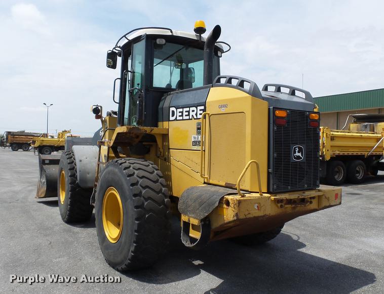 image for item DB7142 2004 John Deere 624J wheel loader