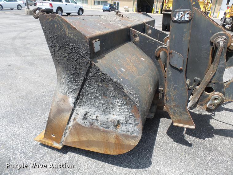 image for item DB7142 2004 John Deere 624J wheel loader