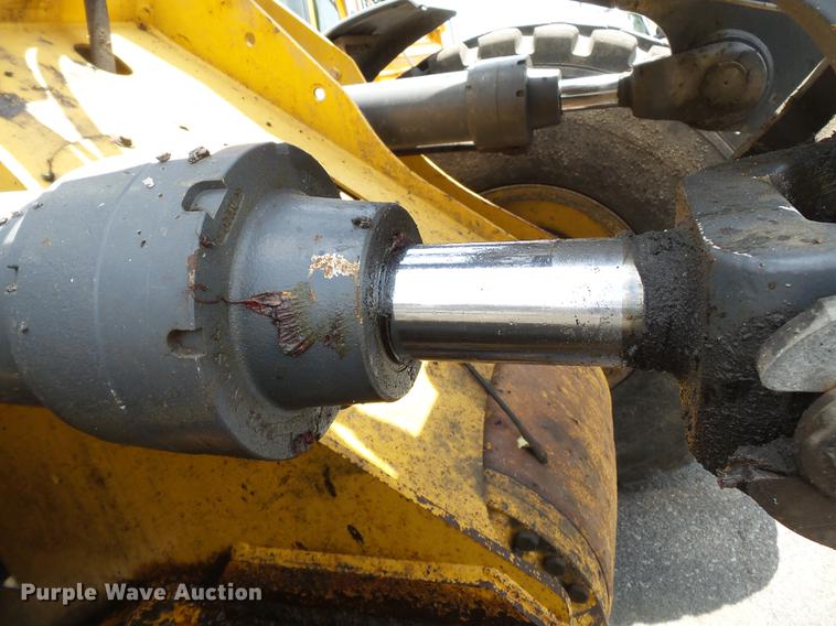 image for item DB7142 2004 John Deere 624J wheel loader