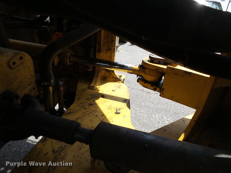 image for item DB7142 2004 John Deere 624J wheel loader