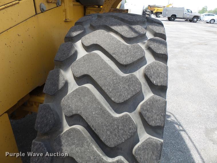 image for item DB7142 2004 John Deere 624J wheel loader
