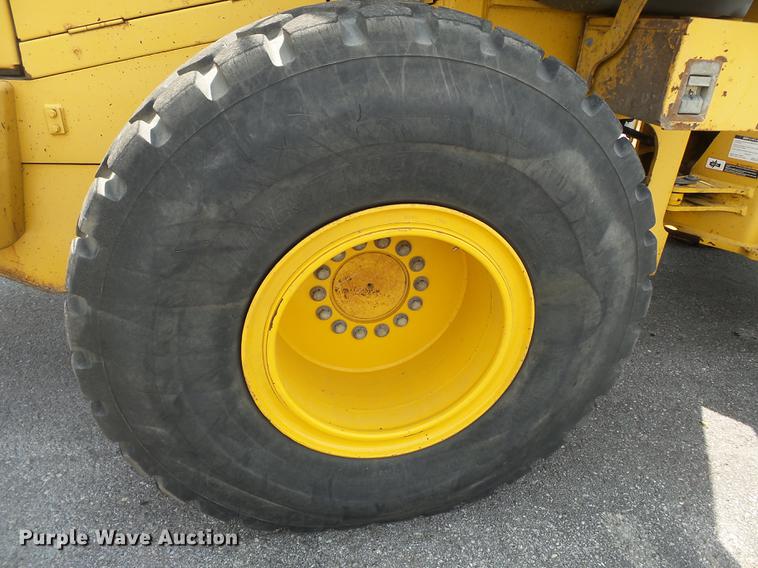 image for item DB7142 2004 John Deere 624J wheel loader