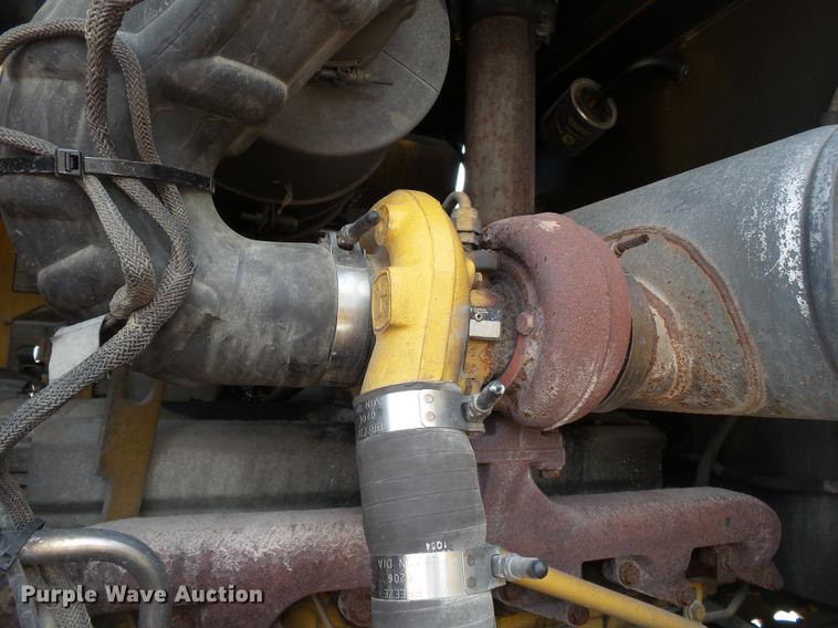 image for item DB7142 2004 John Deere 624J wheel loader