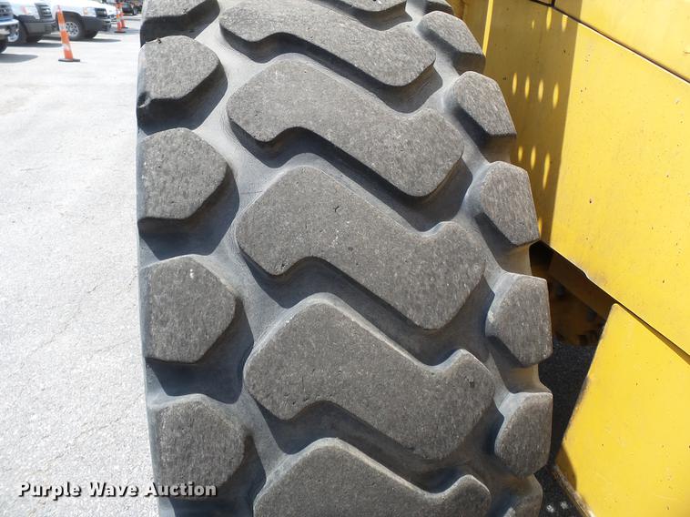 image for item DB7142 2004 John Deere 624J wheel loader
