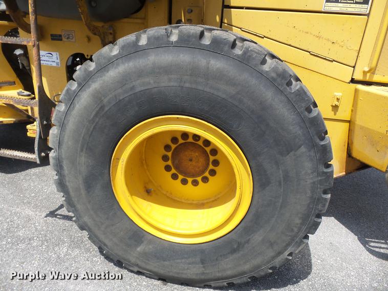 image for item DB7142 2004 John Deere 624J wheel loader